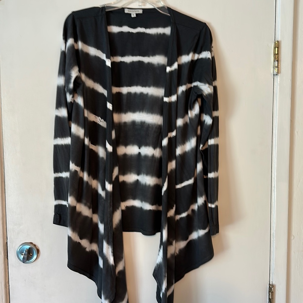 Like new great and white Boston Proper jacket - size M.